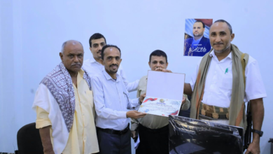 شبكة اليمن الجديد الإعلامية: الهيئة الوطنية لحقوق الإنسان تكرّم محافظ الحديدة تقديراً لجهوده الحقوقية والإنسانية