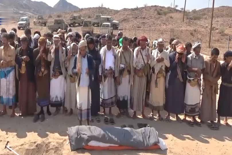 شبكة اليمن الجديد الإعلامية: تشييع رسمي وشعبي لجثمان الشهيد عباد المخاج في محافظة مأرب